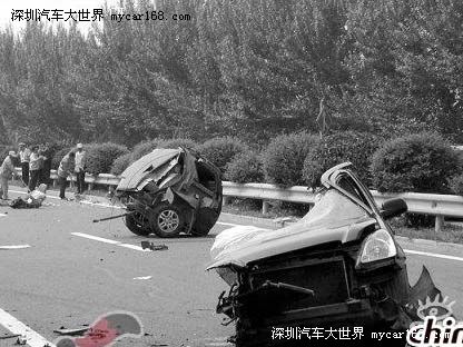 我也传几张<em>本田</em>的<em>车祸照片</em>:以此来证明,日本车