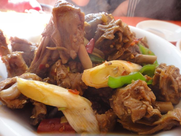 这是我们老家的著名吃食,红烧羊羔肉,这个很意外的好吃,55一份.