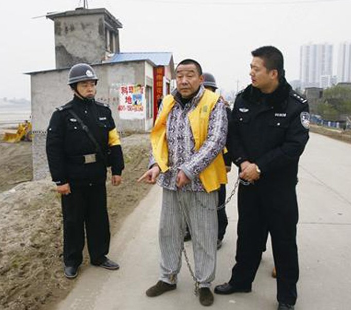 8月29日,松滋市公安局刑侦大队发现,新江口镇德胜村"2000330"强奸杀人
