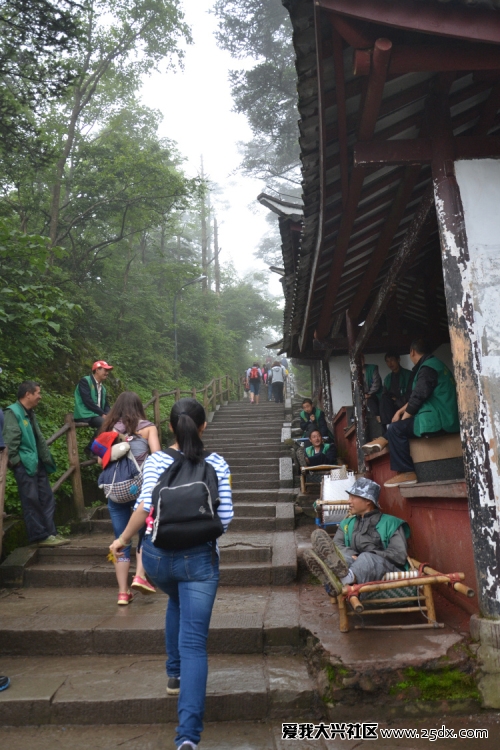 其实峨眉山除了佛教文化旅游资源之外,导游说还有两大   