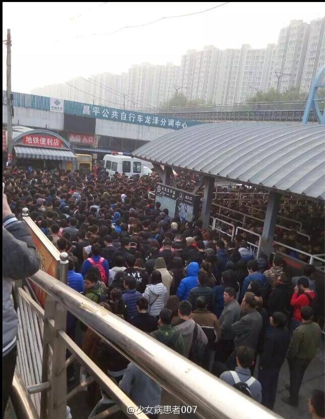 每天早晨的龙泽地铁站