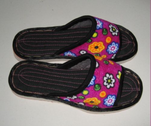 婆婆亲手缝制的布拖鞋