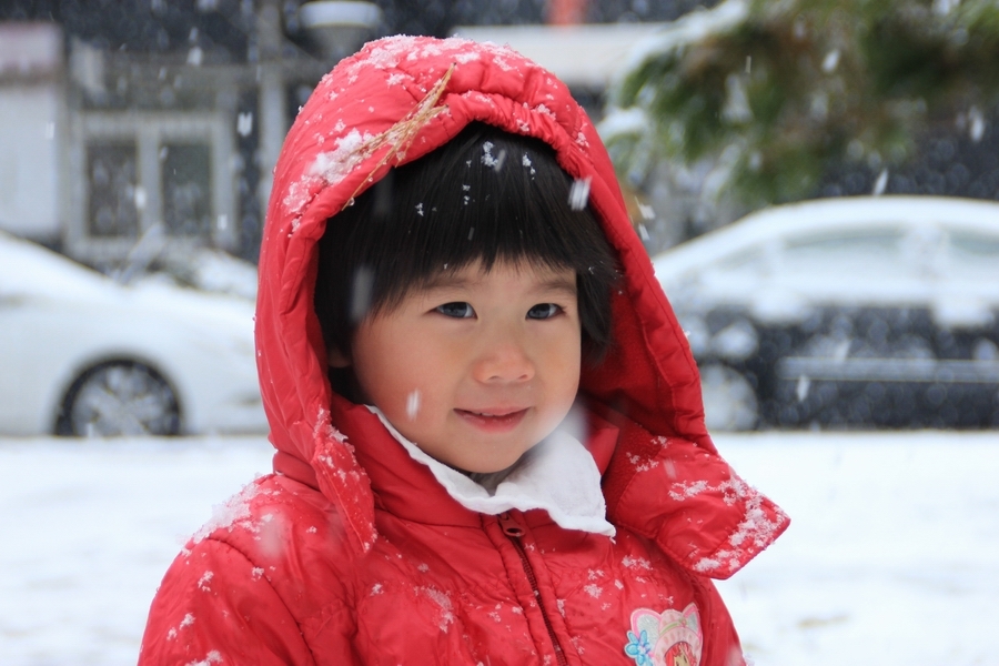 雪地里抓拍了一个漂亮女孩1.jpg