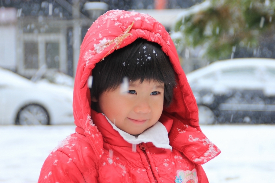 雪地里抓拍了一个漂亮女孩2.jpg