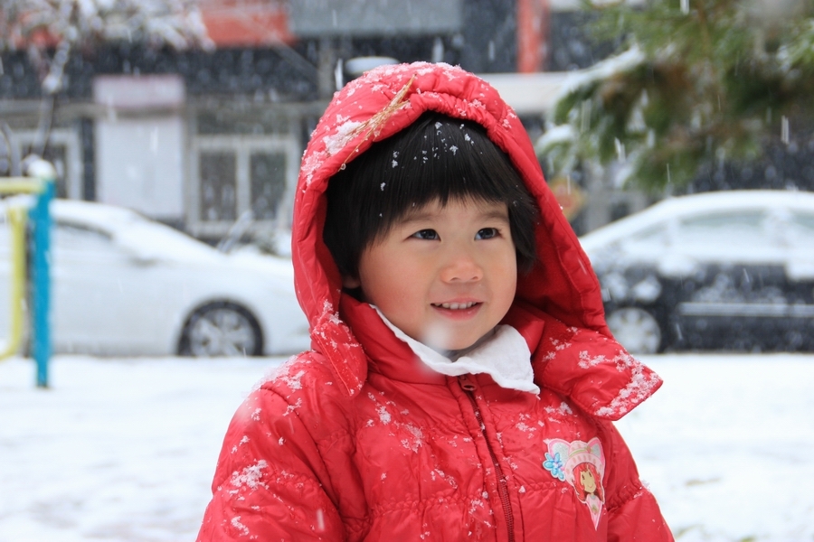 雪地里抓拍了一个漂亮女孩3.jpg