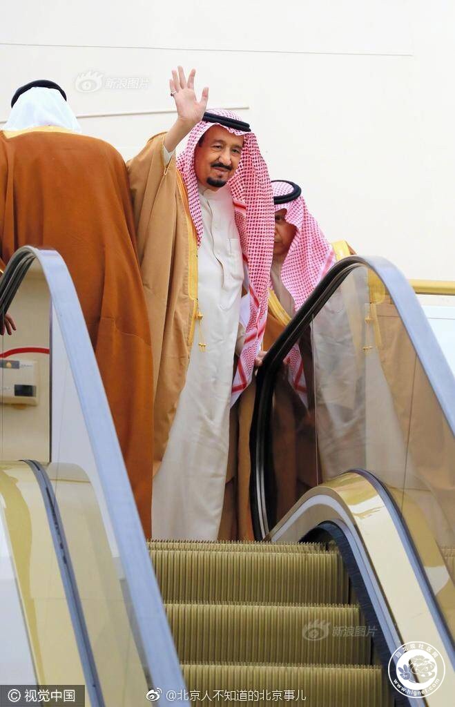 给你补充一下:昨儿81岁的沙特阿拉伯王国国王萨勒曼抵达北京,随行人员