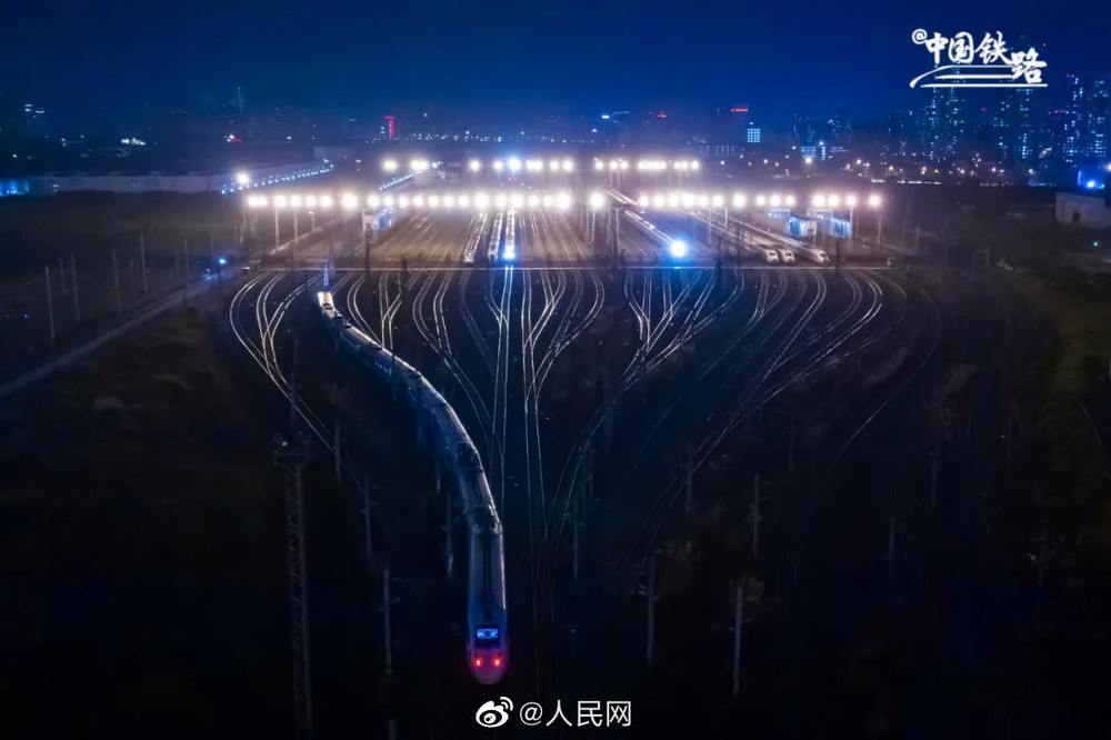 【#陆地航母强势霸屏# 网友：看多少次都会被震撼】6.jpg