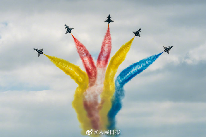 【收藏！#飞行表演拉彩烟高清大图#】8.jpg