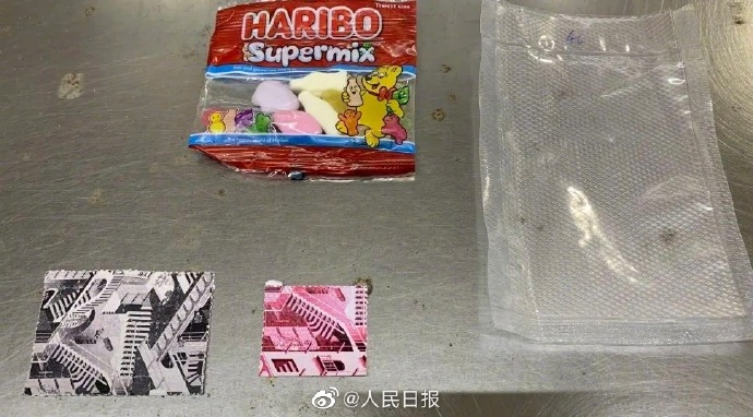 【转扩警惕！#新型毒品伪装成邮票饼干#】1.jpg