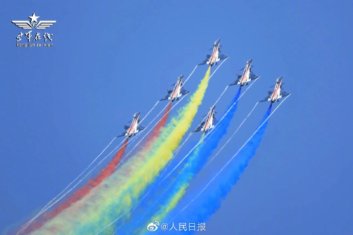 【绝美！#八一飞行表演队空中大片#[威武]】1.jpg