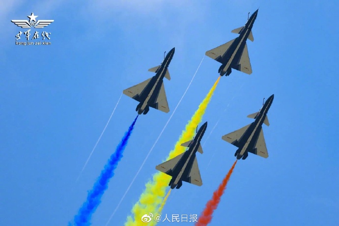 【绝美！#八一飞行表演队空中大片#[威武]】2.jpg