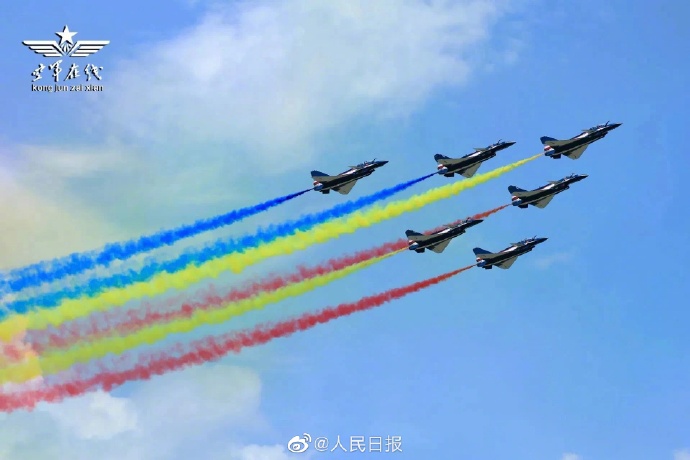 【绝美！#八一飞行表演队空中大片#[威武]】5.jpg