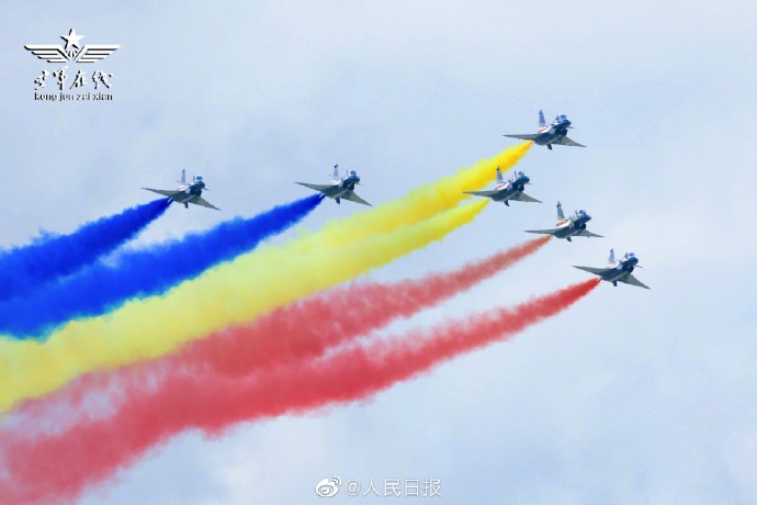 【绝美！#八一飞行表演队空中大片#[威武]】6.jpg