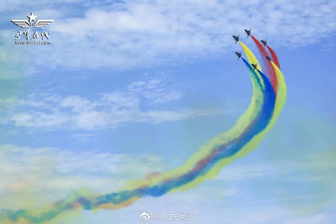 【绝美！#八一飞行表演队空中大片#[威武]】7.jpg