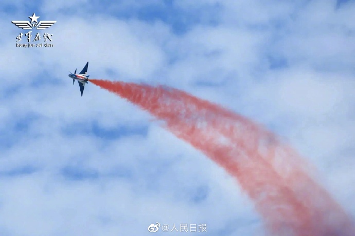 【绝美！#八一飞行表演队空中大片#[威武]】10.jpg