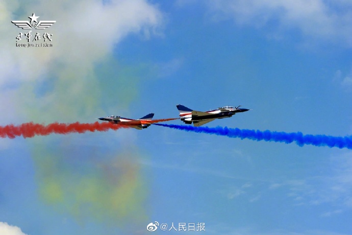 【绝美！#八一飞行表演队空中大片#[威武]】13.jpg