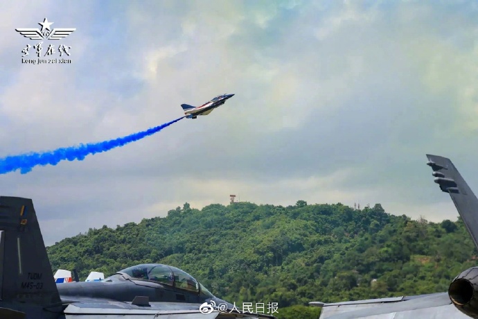 【绝美！#八一飞行表演队空中大片#[威武]】14.jpg