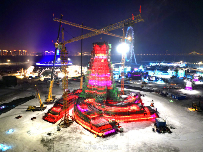 【想去吗？#哈尔滨冰雪大世界43米主塔封顶#】5.jpg